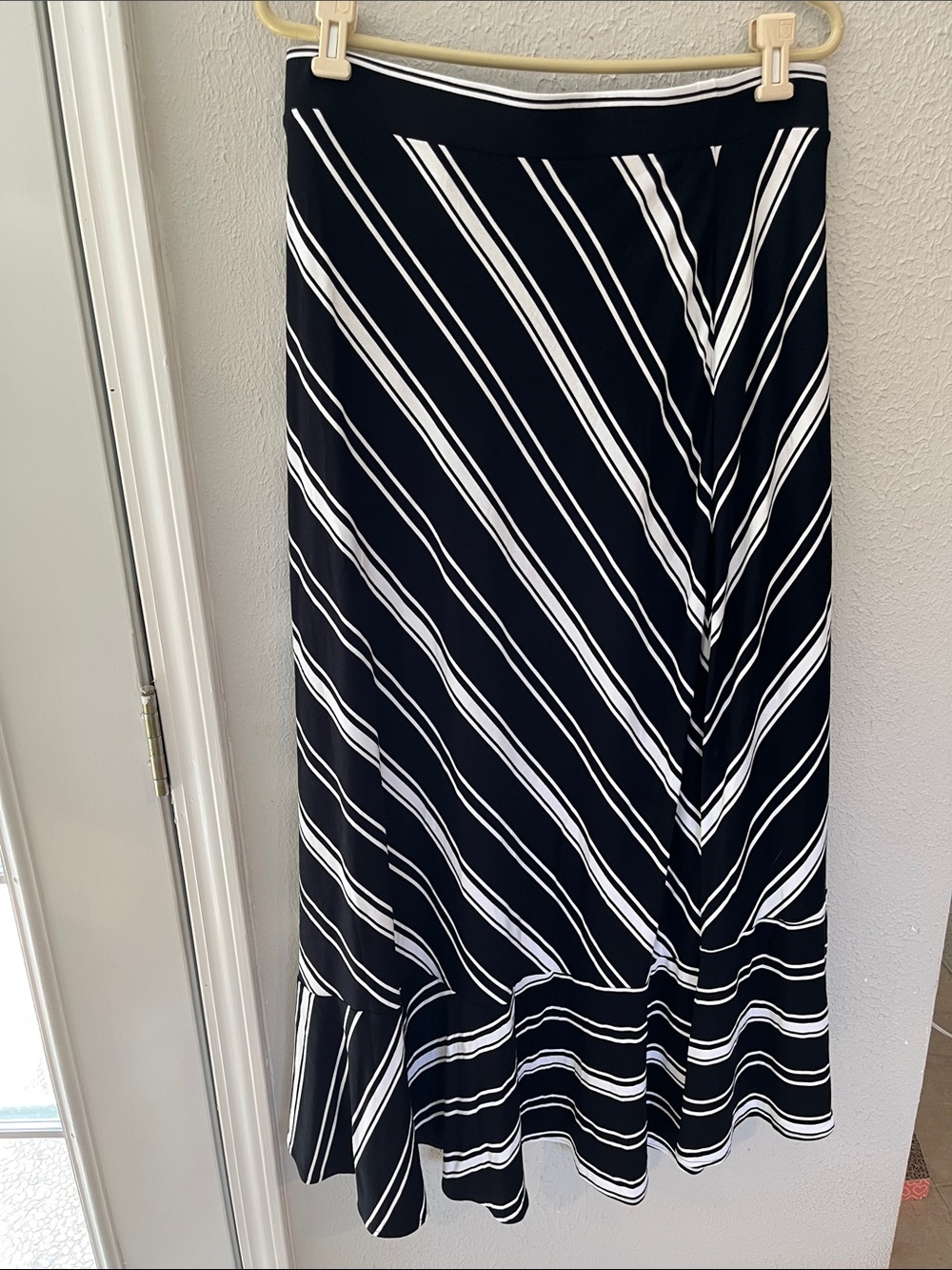 Chico's Black and White Diagonal Stripe A-Line Skirt size 2